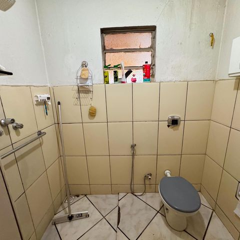 Casa à venda com 400m², 3 quartos e 5 vagas Casa à venda com 400m², 3 quartos e 5 vagasBanheiro