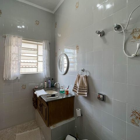 Casa à venda com 200m², 3 quartos e 3 vagas Casa à venda com 200m², 3 quartos e 3 vagasBanheiro do quarto 1
