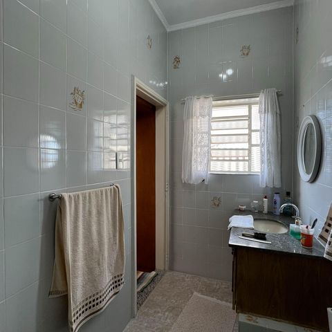 Casa à venda com 200m², 3 quartos e 3 vagas Casa à venda com 200m², 3 quartos e 3 vagasBanheiro do quarto 1