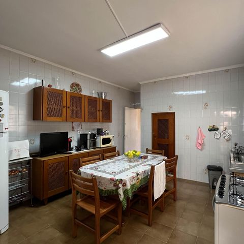 Casa à venda com 200m², 3 quartos e 3 vagas Casa à venda com 200m², 3 quartos e 3 vagasCozinha