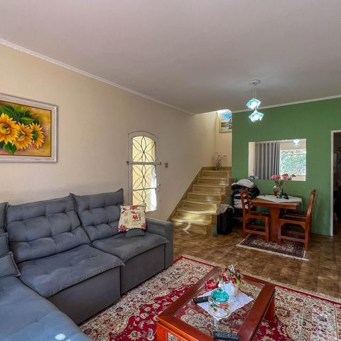 Casa à venda com 200m², 3 quartos e 3 vagas Casa à venda com 200m², 3 quartos e 3 vagasSala