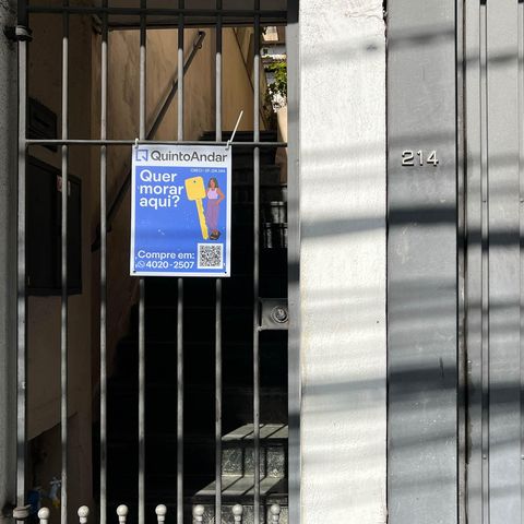 Casa à venda com 200m², 3 quartos e 3 vagas Casa à venda com 200m², 3 quartos e 3 vagasFachada