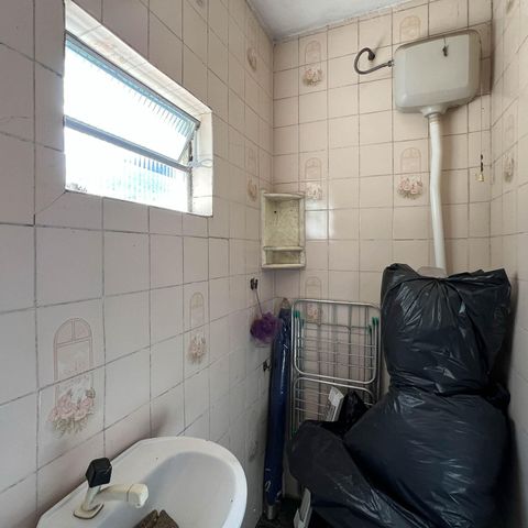 Casa à venda com 200m², 3 quartos e 3 vagas Casa à venda com 200m², 3 quartos e 3 vagasBanheiro de Serviço