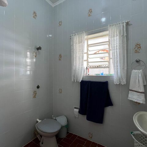 Casa à venda com 200m², 3 quartos e 3 vagas Casa à venda com 200m², 3 quartos e 3 vagasBanheiro