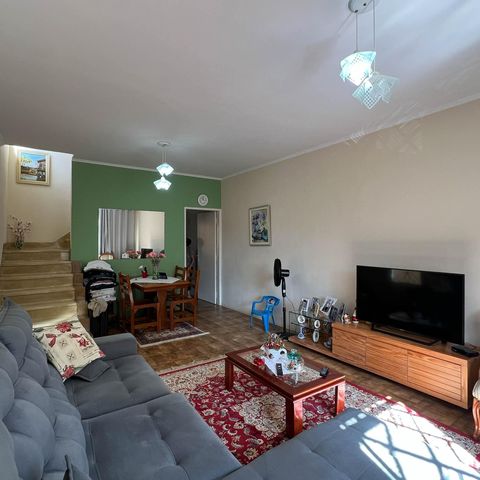 Casa à venda com 200m², 3 quartos e 3 vagas Casa à venda com 200m², 3 quartos e 3 vagasSala