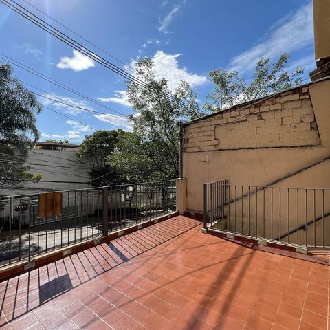 Casa à venda com 200m², 3 quartos e 3 vagas Casa à venda com 200m², 3 quartos e 3 vagasTerraço