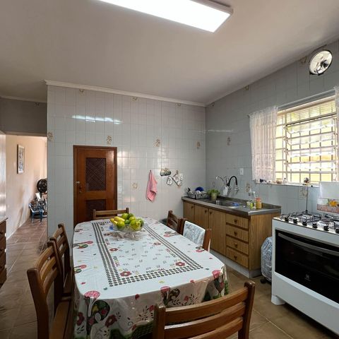 Casa à venda com 200m², 3 quartos e 3 vagas Casa à venda com 200m², 3 quartos e 3 vagasCozinha