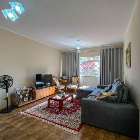 Casa à venda com 200m², 3 quartos e 3 vagas Casa à venda com 200m², 3 quartos e 3 vagasSala