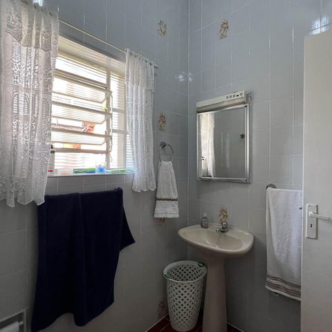 Casa à venda com 200m², 3 quartos e 3 vagas Casa à venda com 200m², 3 quartos e 3 vagasBanheiro