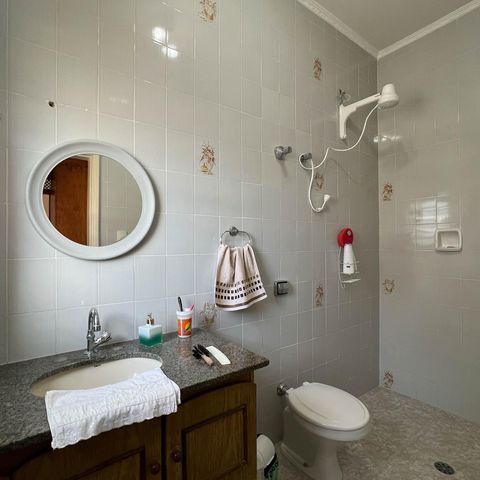 Casa à venda com 200m², 3 quartos e 3 vagas Casa à venda com 200m², 3 quartos e 3 vagasBanheiro do quarto 1