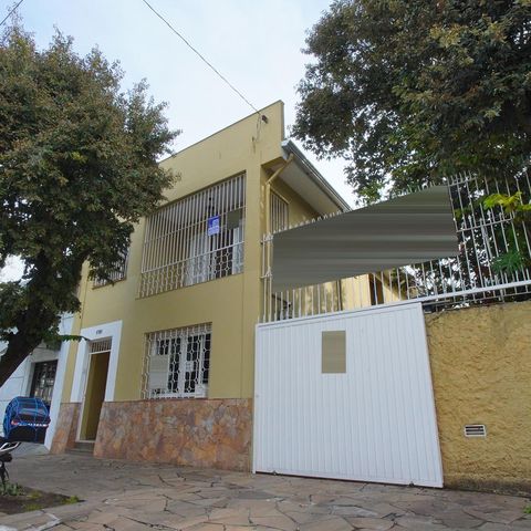 Casa à venda com 252m², 4 quartos e 2 vagasFachada