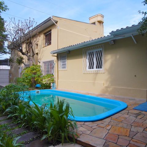 Casa à venda com 252m², 4 quartos e 2 vagasQuintal - Piscina