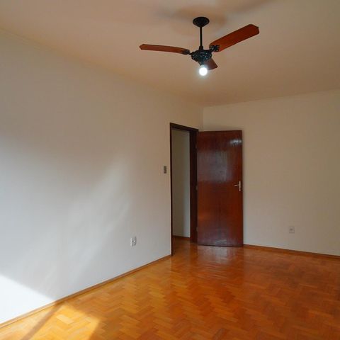 Casa à venda com 252m², 4 quartos e 2 vagasQuarto 2 - Segundo Andar
