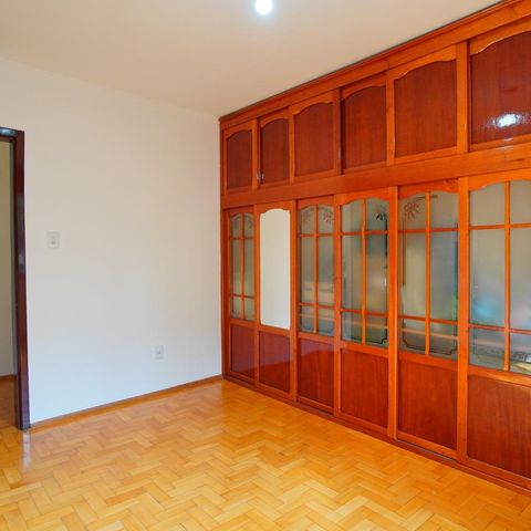 Casa à venda com 252m², 4 quartos e 2 vagasQuarto 3 - Segundo Andar