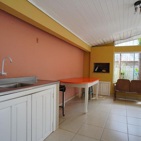 Casa à venda com 252m², 4 quartos e 2 vagasÁrea - Churrasqueira