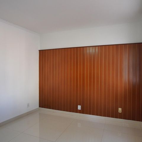 Casa à venda com 252m², 4 quartos e 2 vagasSala 1