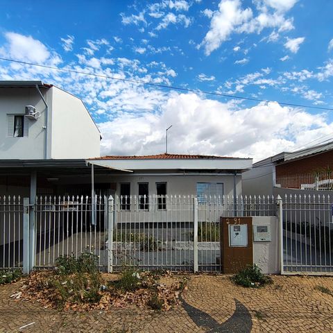 Casa à venda com 140m², 3 quartos e 1 vaga Casa à venda com 140m², 3 quartos e 1 vagaFachada