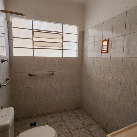 Casa à venda com 162m², 3 quartos e 3 vagas Casa à venda com 162m², 3 quartos e 3 vagasBanheiro