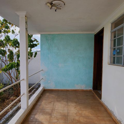 Casa à venda com 162m², 3 quartos e 3 vagas Casa à venda com 162m², 3 quartos e 3 vagasVaranda