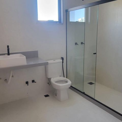 Casa à venda com 1072m², 6 quartos e 2 vagas Casa à venda com 1072m², 6 quartos e 2 vagasBanheiro