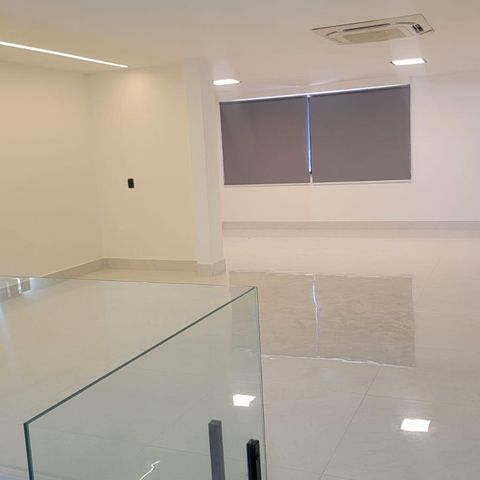 Casa à venda com 1072m², 6 quartos e 2 vagas Casa à venda com 1072m², 6 quartos e 2 vagasCorredor