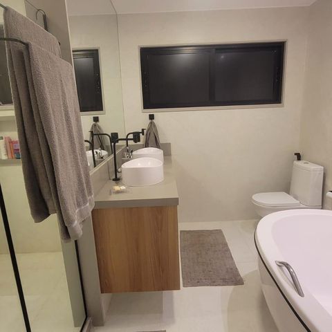 Casa à venda com 1072m², 6 quartos e 2 vagas Casa à venda com 1072m², 6 quartos e 2 vagasBanheiro