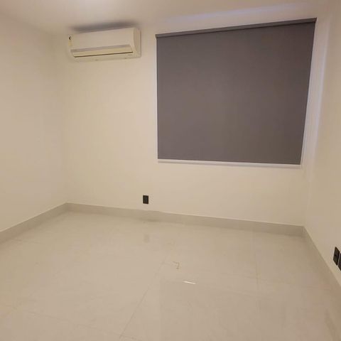 Casa à venda com 1072m², 6 quartos e 2 vagas Casa à venda com 1072m², 6 quartos e 2 vagasQuarto