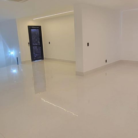 Casa à venda com 1072m², 6 quartos e 2 vagas Casa à venda com 1072m², 6 quartos e 2 vagasCorredor