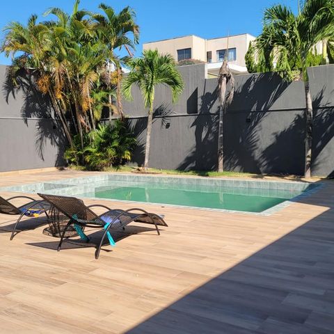 Casa à venda com 1072m², 6 quartos e 2 vagas Casa à venda com 1072m², 6 quartos e 2 vagasPiscina