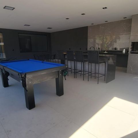 Casa à venda com 1072m², 6 quartos e 2 vagas Casa à venda com 1072m², 6 quartos e 2 vagasSalão de jogos