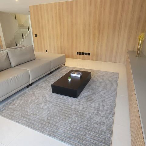 Casa à venda com 1072m², 6 quartos e 2 vagas Casa à venda com 1072m², 6 quartos e 2 vagasSala