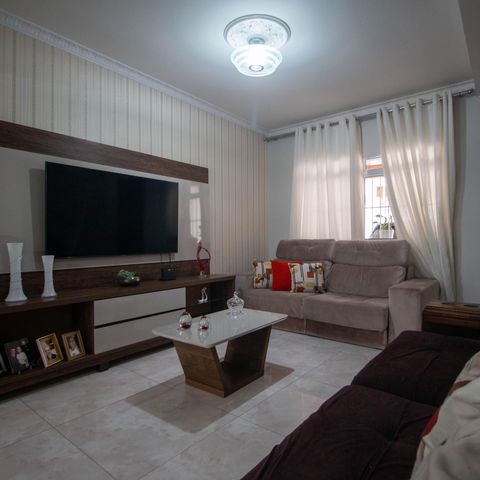 Casa à venda com 200m², 3 quartos e 2 vagas Casa à venda com 200m², 3 quartos e 2 vagasSala