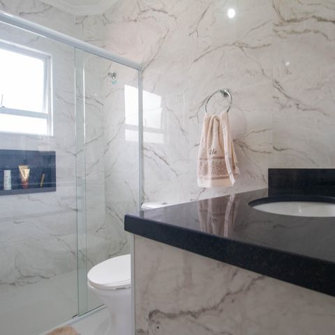 Casa à venda com 200m², 3 quartos e 2 vagas Casa à venda com 200m², 3 quartos e 2 vagasBanheiro