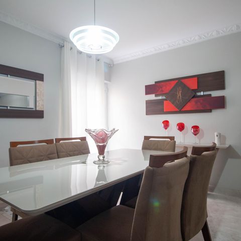 Casa à venda com 200m², 3 quartos e 2 vagas Casa à venda com 200m², 3 quartos e 2 vagasSala