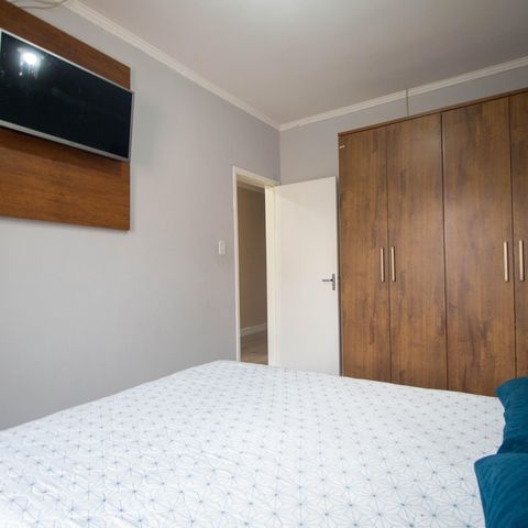 Casa à venda com 200m², 3 quartos e 2 vagas Casa à venda com 200m², 3 quartos e 2 vagasQuarto 1