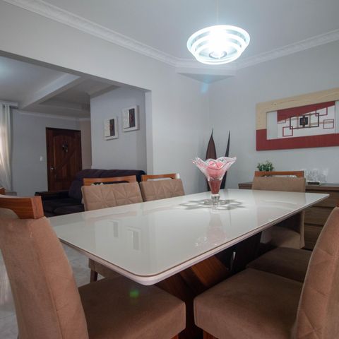 Casa à venda com 200m², 3 quartos e 2 vagas Casa à venda com 200m², 3 quartos e 2 vagasSala