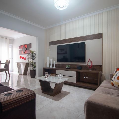 Casa à venda com 200m², 3 quartos e 2 vagas Casa à venda com 200m², 3 quartos e 2 vagasSala