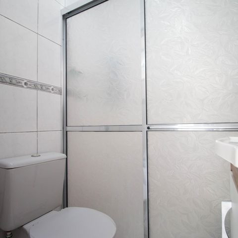 Casa à venda com 200m², 3 quartos e 2 vagas Casa à venda com 200m², 3 quartos e 2 vagasBanheiro de Serviço