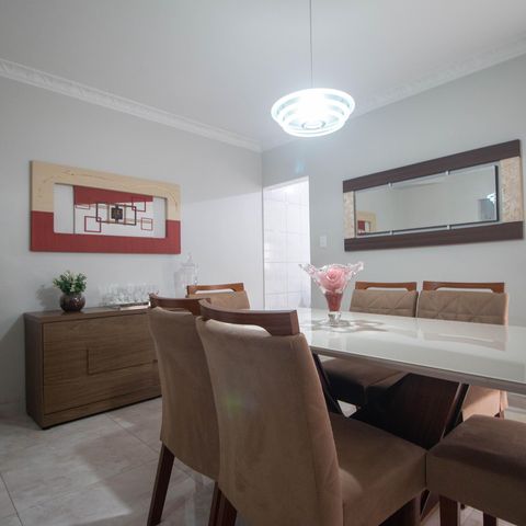 Casa à venda com 200m², 3 quartos e 2 vagas Casa à venda com 200m², 3 quartos e 2 vagasSala