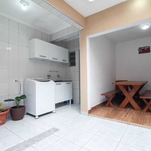 Casa à venda com 200m², 3 quartos e 2 vagas Casa à venda com 200m², 3 quartos e 2 vagasÁrea de Serviço
