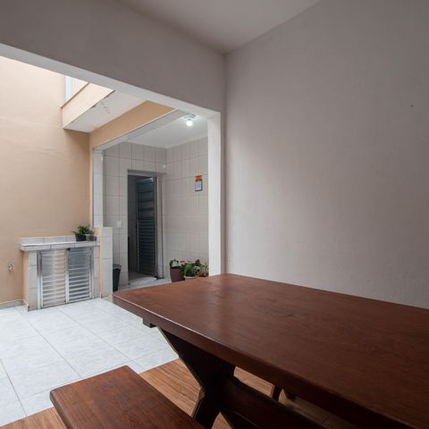 Casa à venda com 200m², 3 quartos e 2 vagas Casa à venda com 200m², 3 quartos e 2 vagasÁrea comum