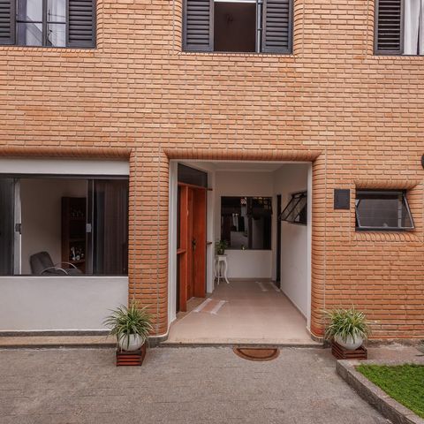 Casa para alugar com 256m², 4 quartos e 3 vagasFachada da Casa