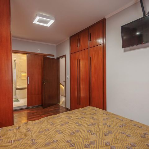 Casa para alugar com 256m², 4 quartos e 3 vagasSuíte