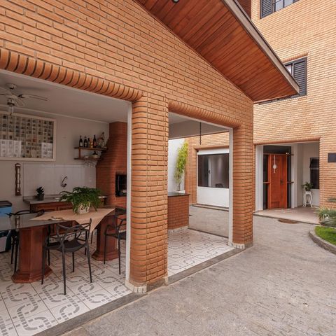 Casa para alugar com 256m², 4 quartos e 3 vagasQuintal
