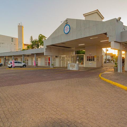 Casa de condomínio à venda com 88m², 3 quartos e 2 vagas Casa de condomínio à venda com 88m², 3 quartos e 2 vagasFachada