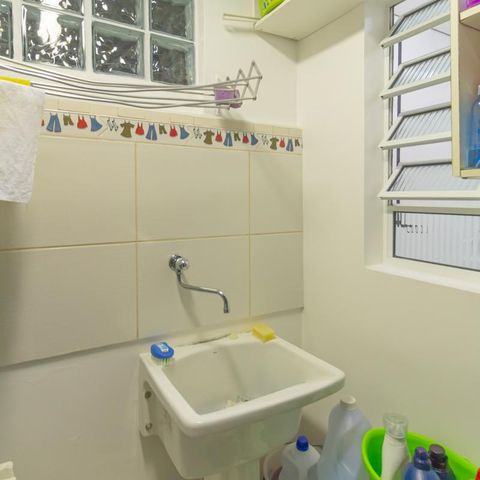 Casa de condomínio à venda com 88m², 3 quartos e 2 vagas Casa de condomínio à venda com 88m², 3 quartos e 2 vagasÁrea de Serviço
