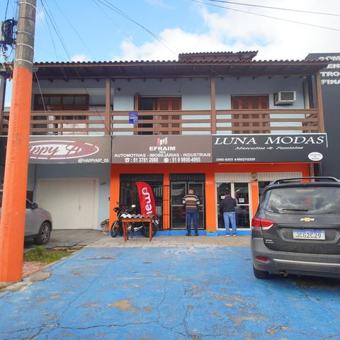 Casa à venda com 226m², 3 quartos e 3 vagas Casa à venda com 226m², 3 quartos e 3 vagasFachada