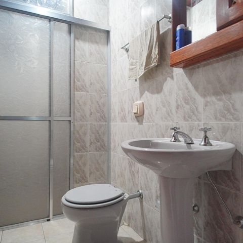 Casa à venda com 226m², 3 quartos e 3 vagasBanheiro