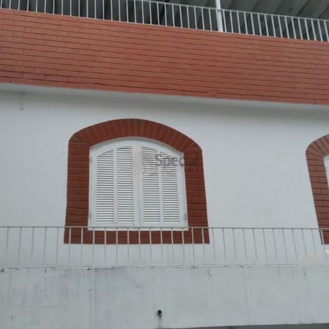 Casa à venda com 121m², 4 quartos e 4 vagas