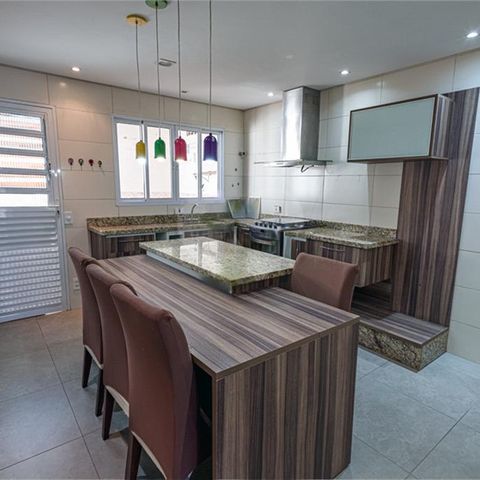 Casa à venda com 90m², 2 quartos e 1 vaga